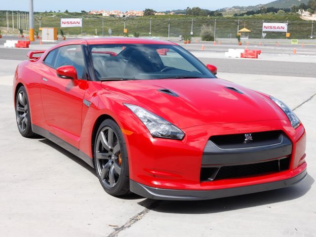 Autoesittely Nissan GT-R 2009-2011
