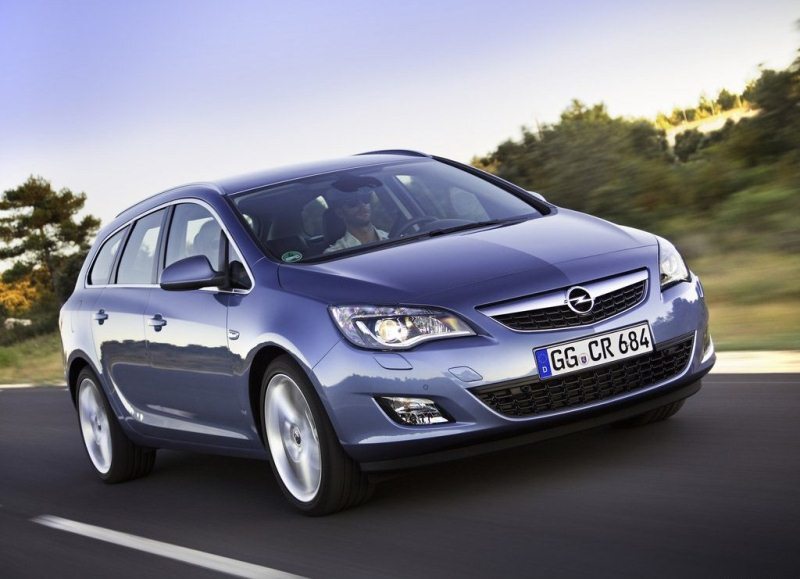 Autoesittely Opel Astra 2012