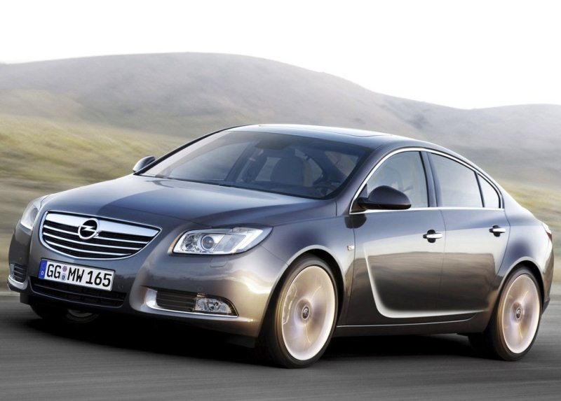 Autoesittely Opel Insignia 2012