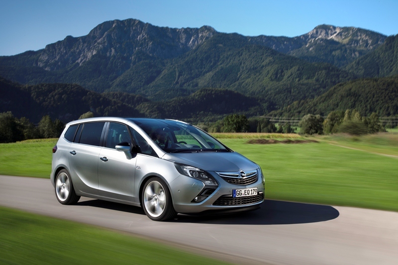 Autoesittely Opel Zafira Tourer (2012)