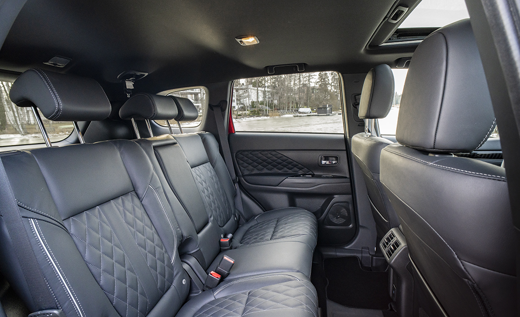 Mitsubishi Outlander PHEV takatilat