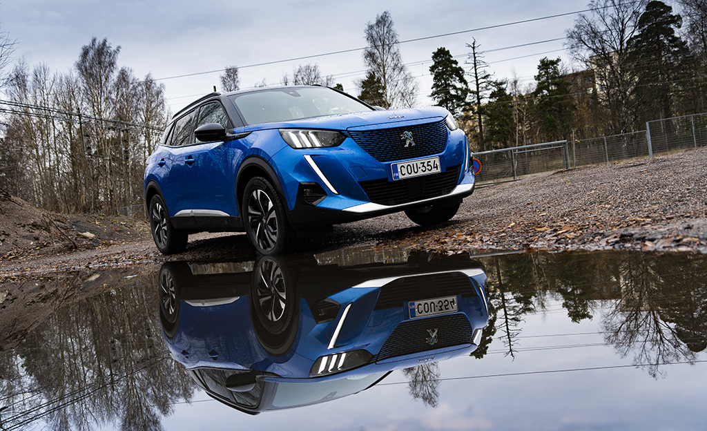 Peugeot e-2008 täyssähköauto