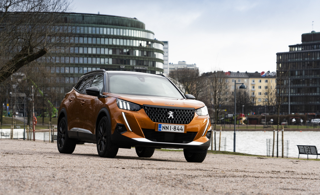 Peugeot 2008 edestä