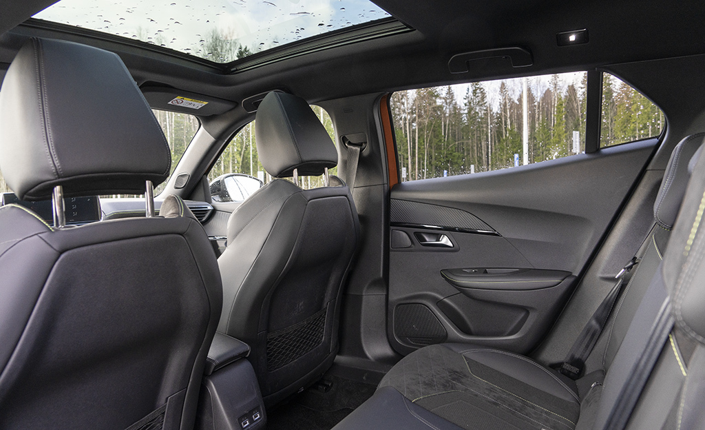 Peugeot 2008 takapenkit