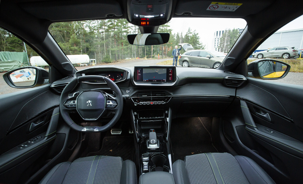 Peugeot 208 sisältä