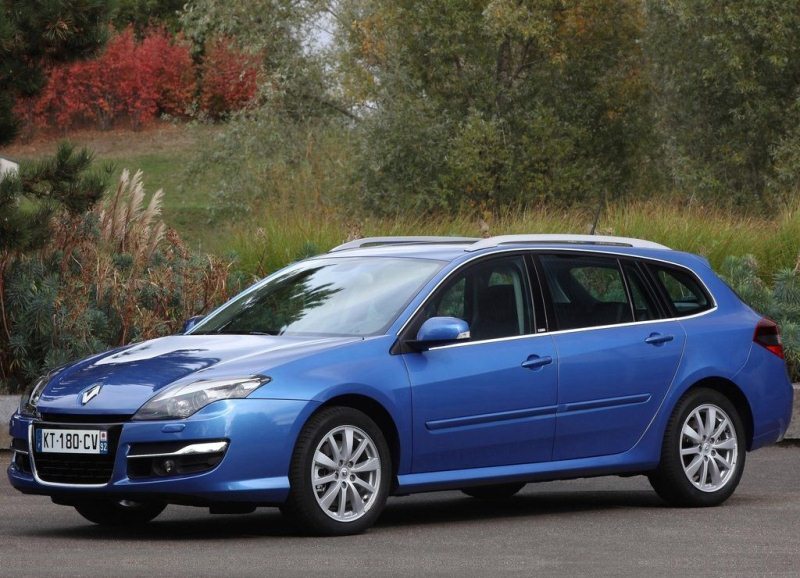 Autoesittely Renault Laguna 2012