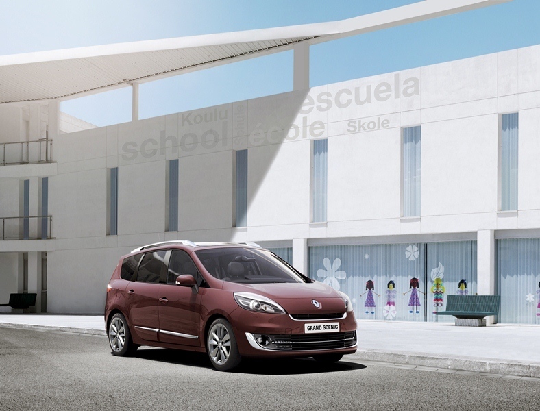 Autoesittely Renault Grand Scenic 2012