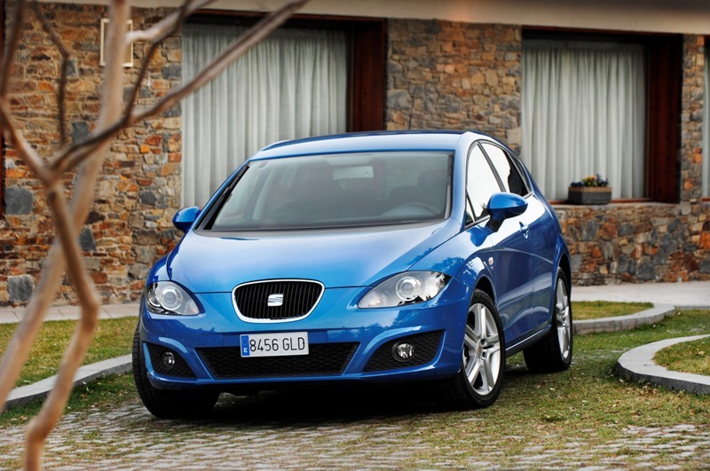 Autoesittely Seat Leon 2010-2011