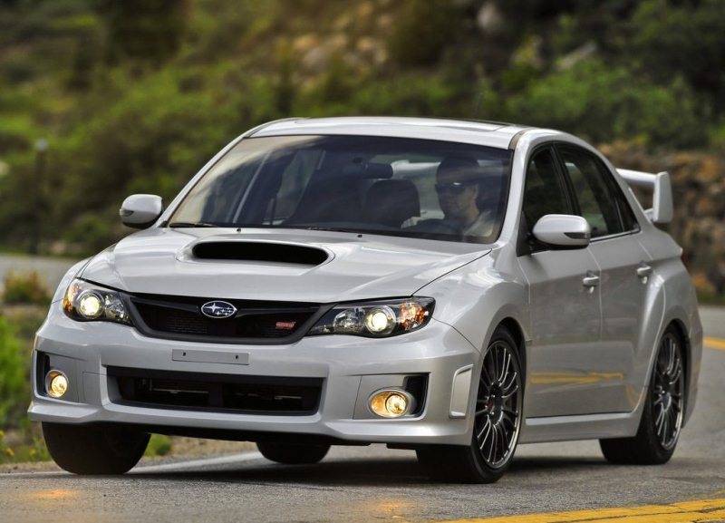 Autoesittely Subaru Impreza 2012