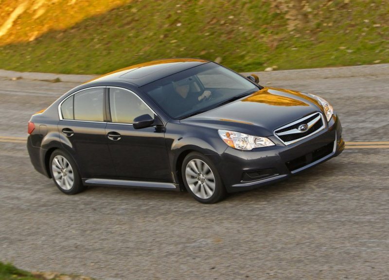 Autoesittely Subaru Legacy 2012