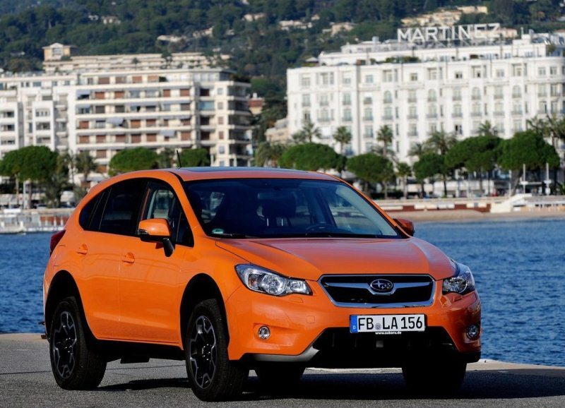 Autoesittely Subaru XV 2012
