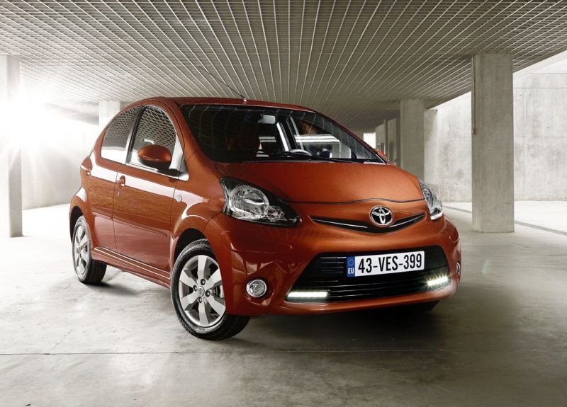 Autoesittely Toyota Aygo 2012