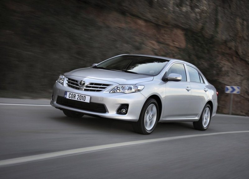 Autoesittely Toyota Corolla 2012