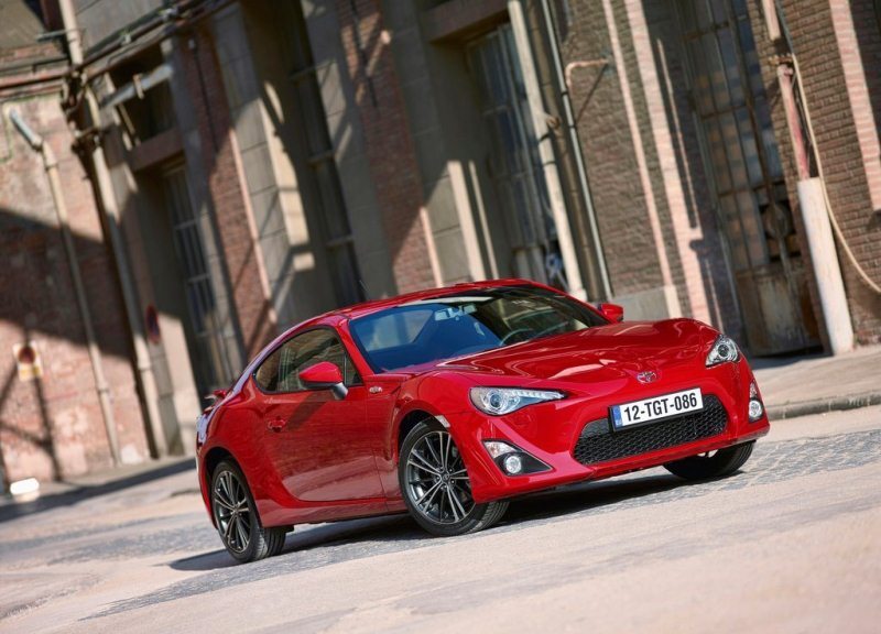 Autoesittely Toyota GT86 2012