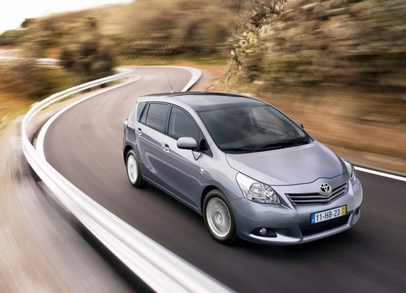 Autoesittely Toyota Verso 2012