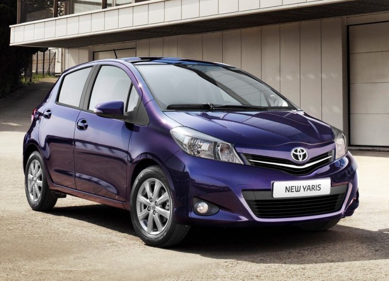 Autoesittely Toyota Yaris (2011)