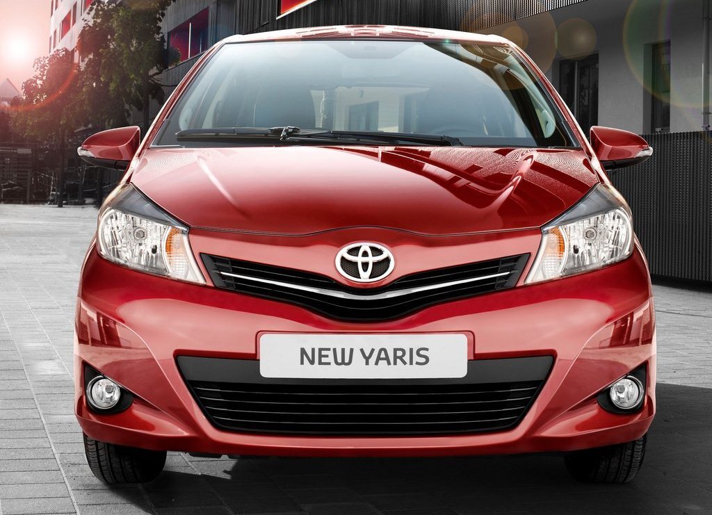 Autoesittely Toyota Yaris 2012