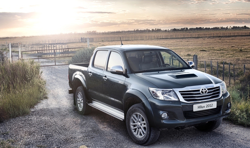 Autoesittely Toyota Hilux 2012