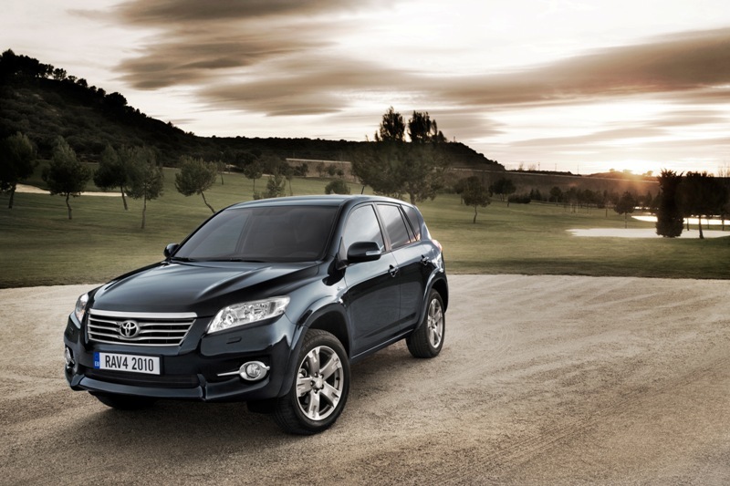 Autoesittely Toyota RAV4 2012