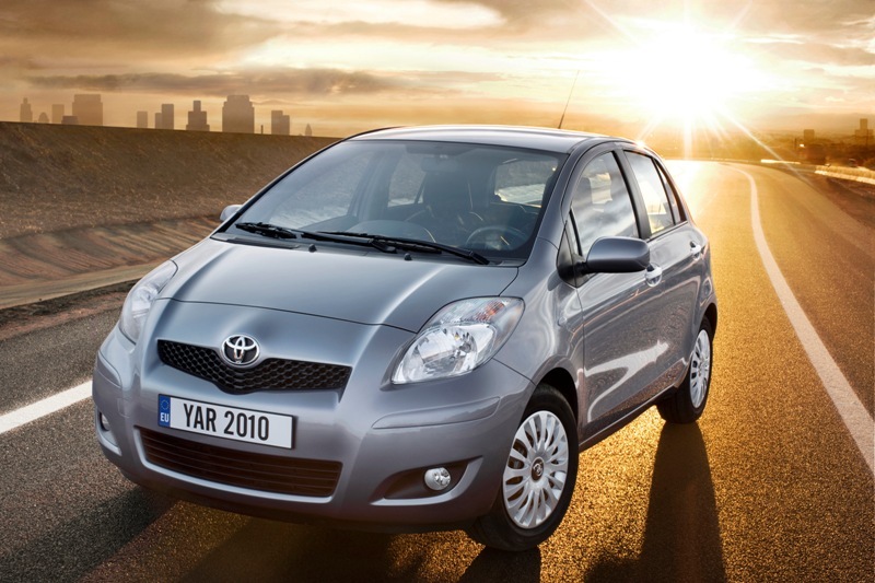 Autoesittely Toyota Yaris 2010-2011