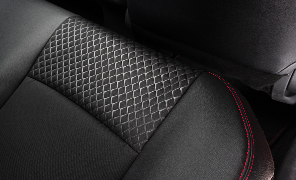 Toyota Yarisin istuimet
