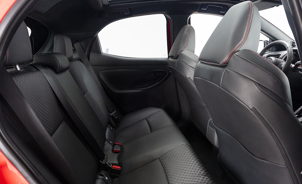 Toyota Yaris Hybrid takapenkit 2020