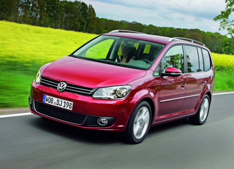 Autoesittely Volkswagen Touran 2012