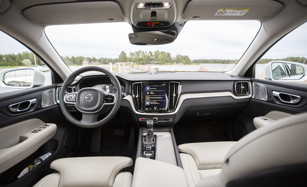 Volvo V60 Cross Countryn ohjaamo