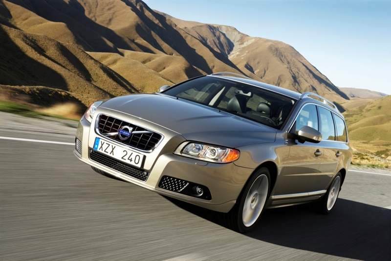 Autoesittely Volvo V70 (2010)