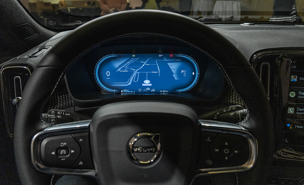 Volvo XC40 Recharge virtuaalimittaristo