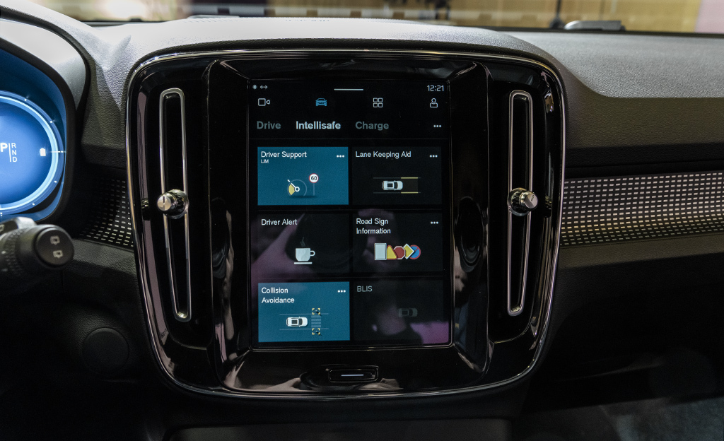 Volvo Android-k&auml;ytt&ouml;j&auml;rjestelm&auml; XC40 Recharge