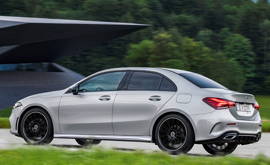 Mercedes-Benzin A-sarjasta myös sedan