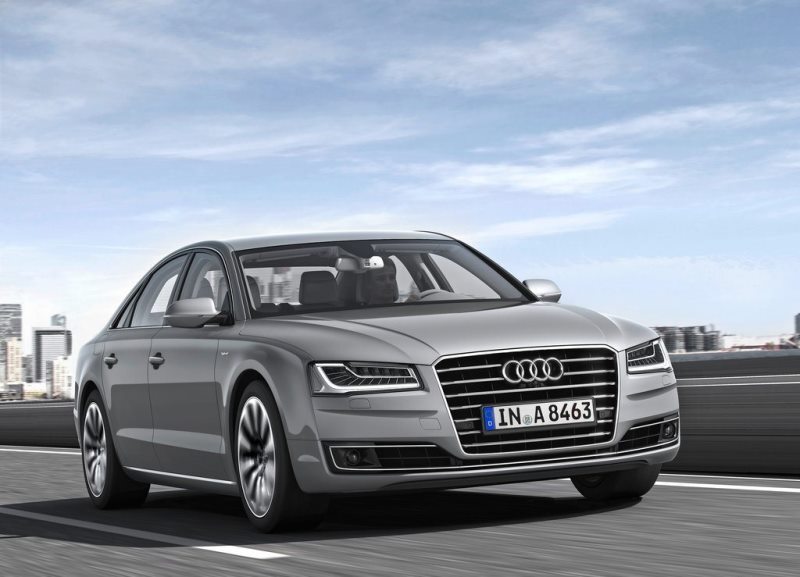 Autoesittely Audi A8 2014