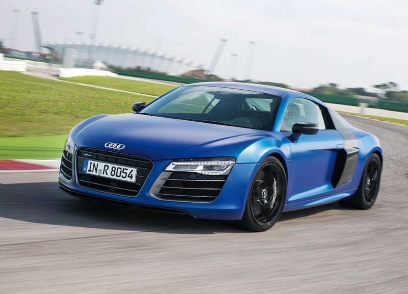 Autoesittely Audi R8 2013