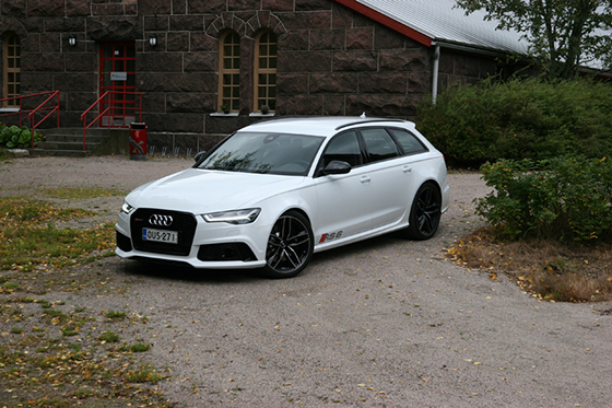Kaasujalka.fi koeajo ja arvio: Audi RS6 on perheellisen märkä päiväuni