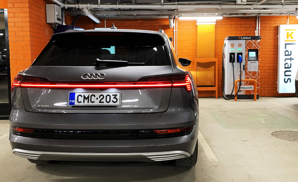 Audi testasi Suomessa: näin pakkanen vaikuttaa sähköauto e-tronin toimintamatkaan