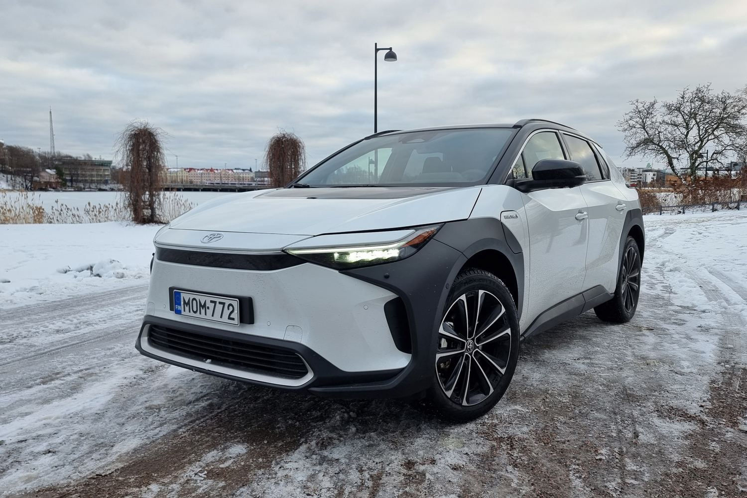Toyota bZ4X AWD - huonon kelin nelivetoinen sähköauto
