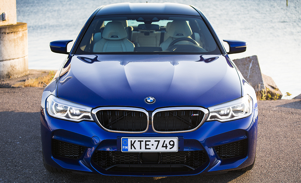 Koeajossa uusi BMW M5 – nelivetoinen unelma-auto