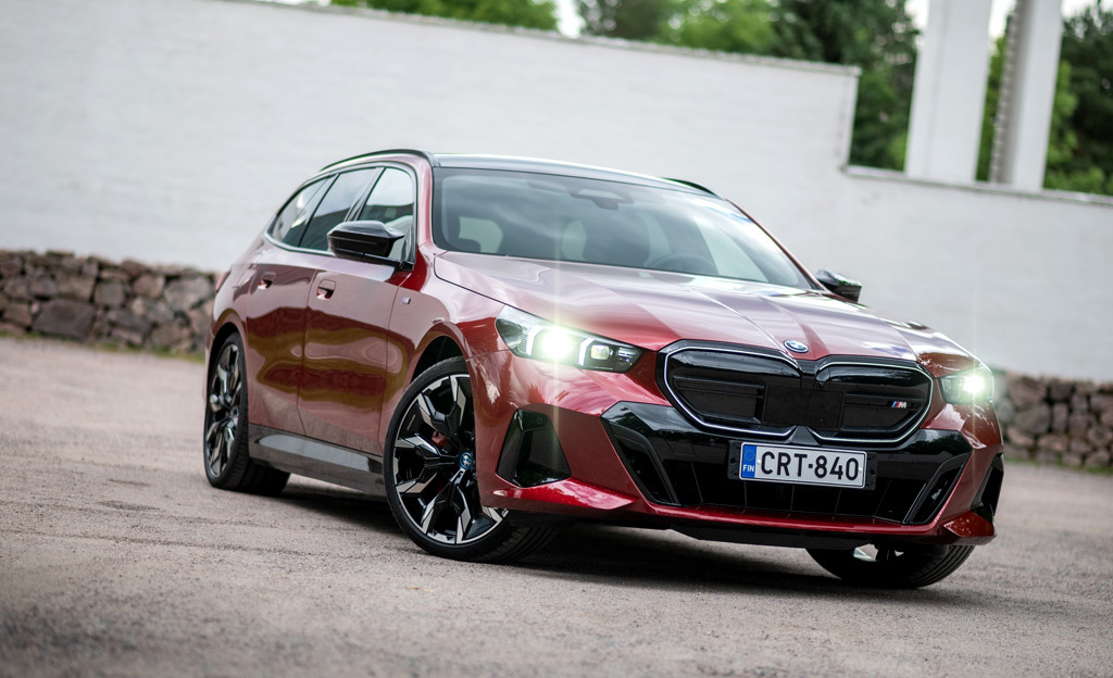 Koeajo: BMW i5 Touring – Paras sähköinen farmariauto