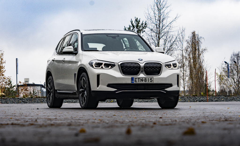 Koeajossa BMW iX3 – sähkö-SUV kulkee hämmentävän taloudellisesti