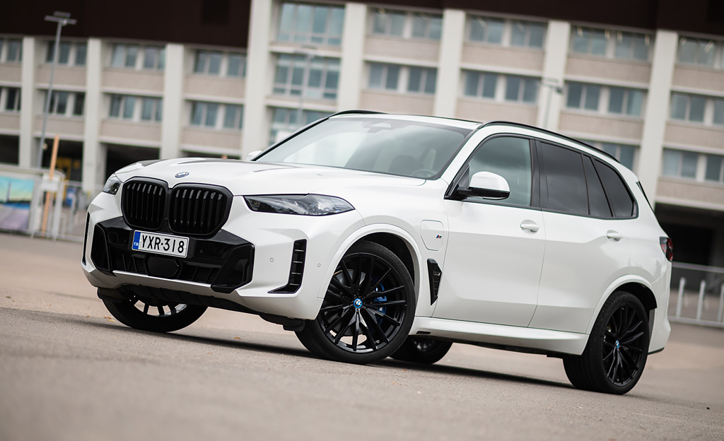 Koeajo: BMW X5 – Ihanan mukava lataushybridi, mutta lisävarusteista saa maksaa