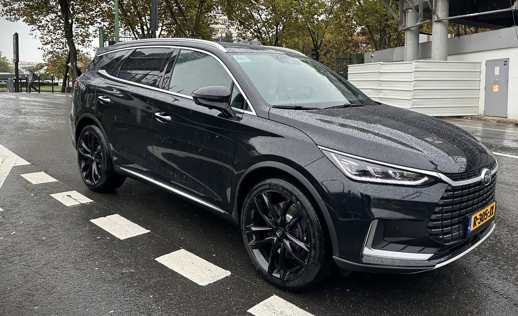Kiinalainen maasturi saapuu Suomeen – koeajossa BYD Tang