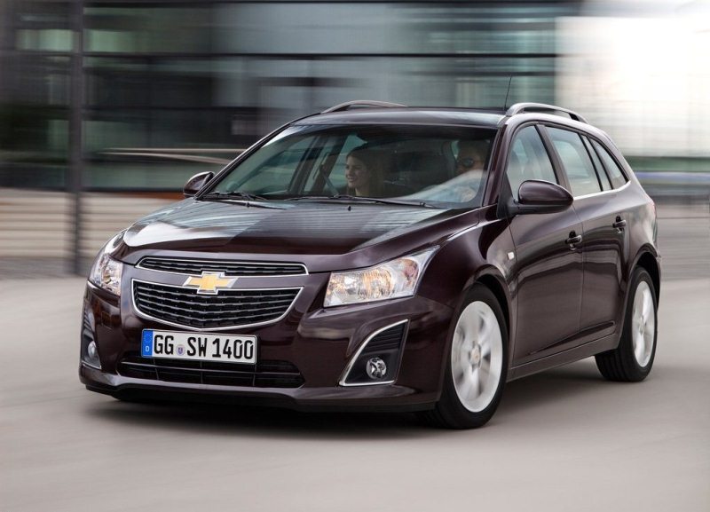 Autoesittely Chevrolet Cruze 2012