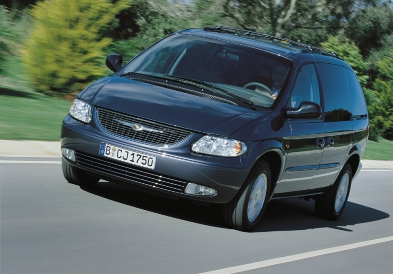 Autoesittely Chrysler Voyager 2001-2007