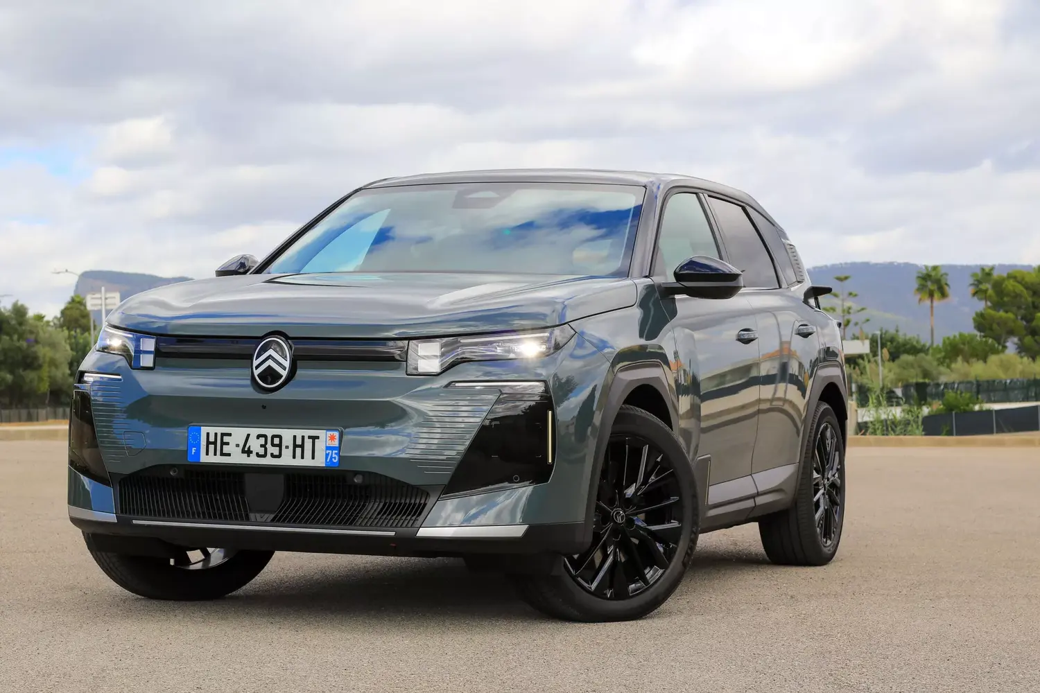 Koeajo: Citroën ë-C5 Aircrossilla ranskalaista mukavuutta sähköistettynä
