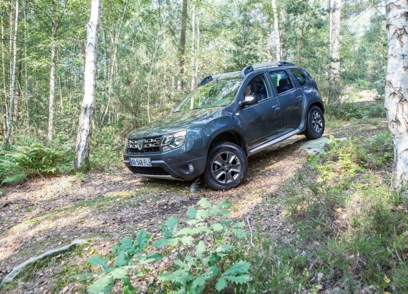 Autoesittely Dacia Duster 2014
