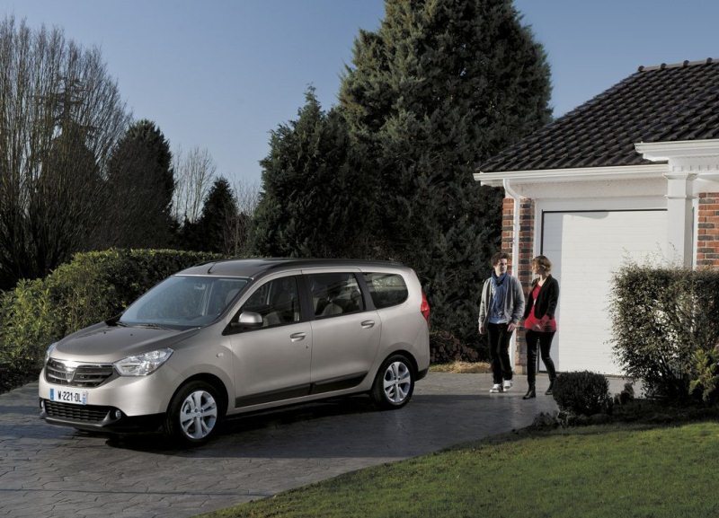 Autoesittely Dacia Lodgy 2013