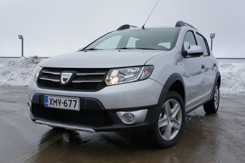 Autoesittely Dacia Sandero & Sandero Stepway 2013