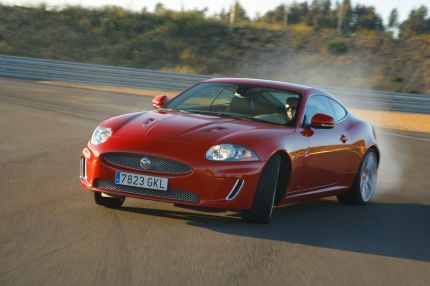 Autoesittely: Jaguar XKR (2009)