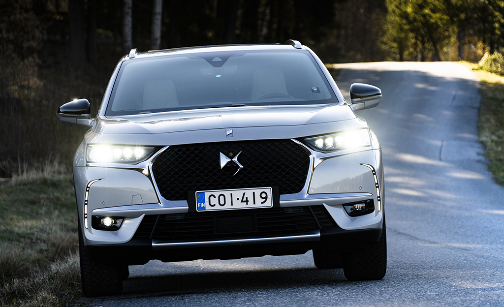 Viikko ranskalaisella premiumilla: tämän verran ladattava DS 7 Crossback E-Tense 4X4 kulutti bensaa